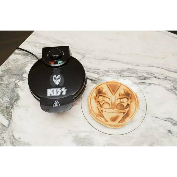 NEW Black KISS The Demon American Waffle Maker - Picture 3 of 3